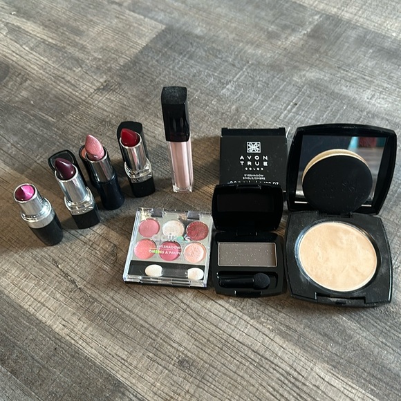 Avon make up haul - Picture 1 of 1
